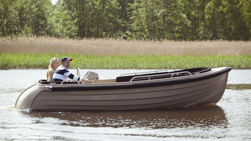 Runabout entrobordo - Admiral 570 Lifestyle - Admiral Boats S.A. - elettrico / con dual console / max. 6 persone