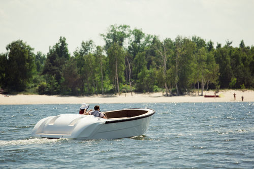 Runabout entrobordo - Admiral 650 Lifestyle - Admiral Boats S.A. - elettrico / con dual console / max. 8 persone