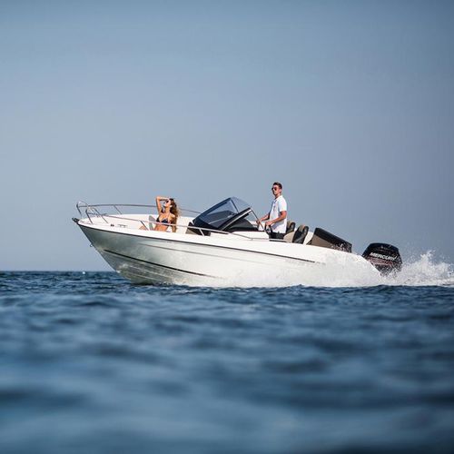 Barca open fuoribordo - 630  - Parker Poland - con console centrale / sportiva / max. 7 persone