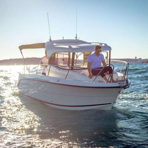 Barca da pesca e diporto fuoribordo - 660 Pilothouse - Parker Poland - con cabina di pilotaggio / max. 7 persone / max. 5 persone