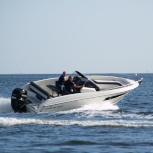 Barca open fuoribordo - 690 - Parker Poland - con console centrale / sportiva / max. 7 persone