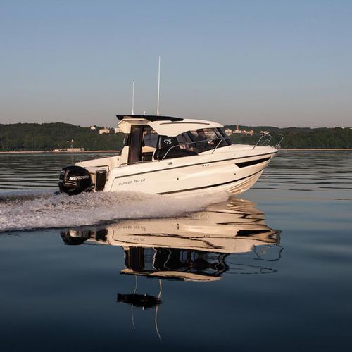 Cabin-cruiser fuoribordo - 750  - Parker Poland - hard-top / con cockpit chiuso / max. 7 persone