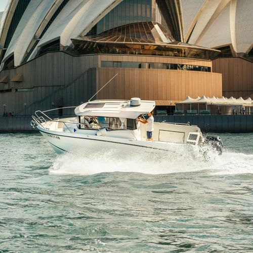 Barca da pesca e diporto fuoribordo - 800 PILOTHOUSE - Parker Poland - bimotore / con cockpit chiuso / max. 8 persone
