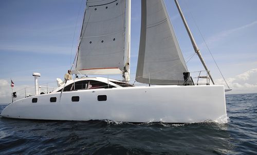 Catamarano - Class 4  - O-Yachts - da crociera / da regata / con 4 cabine