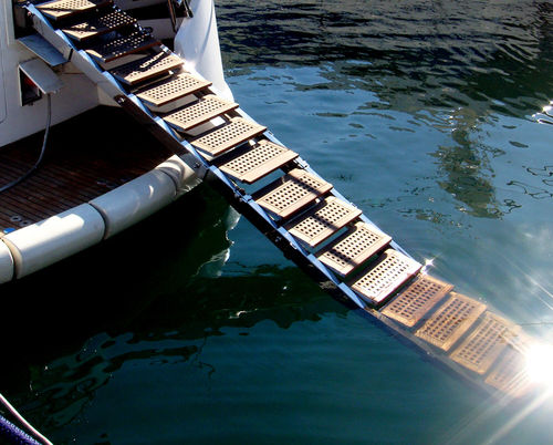 Passerella per super yacht - APOLLON 4SL SPECIAL FOLDING - NV | SuperYacht Accessories - a scomparsa / pieghevole / telecomandata