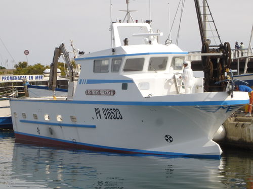 Barca professionale barca da pesca polivalente - LES TROIS FRÈRES II - MARTINEZ CONSTRUCTIONS NAVALES - entrobordo / in poliestere
