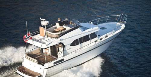 Cabinato entrobordo - 1080 Sunbridge - Viknes - diesel / con scafo semiplanante / con fly