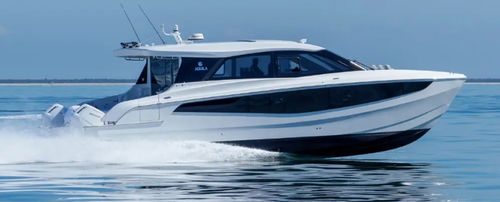 Cabinato catamarano - 46 Coupe - AQUILA POWER CATAMARANS - fuoribordo / hard-top / sportivo