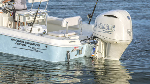 Bay boat fuoribordo - 23 Bay - HydraSports Custom Boats - con console centrale / da pesca sportiva / con T-top