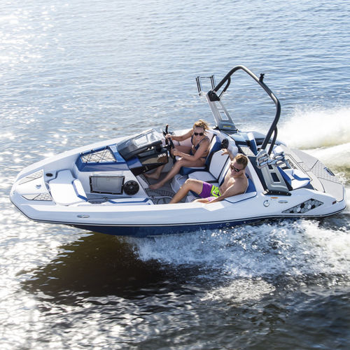 Runabout entrobordo - 165 ID - Scarab/Rec Boat Holdings - bow-rider / max. 5 persone / con prendisole