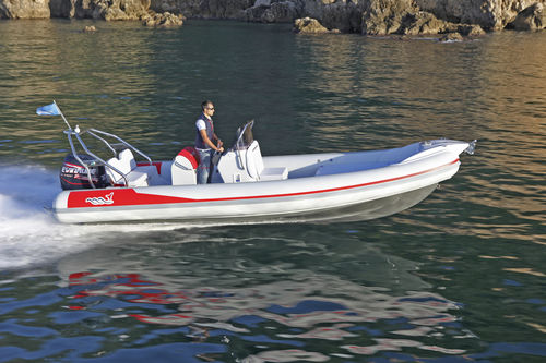 Gommone fuoribordo - MV 770  - MVMARINE SRL  - semirigido / con console centrale / open