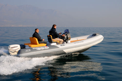 Gommone fuoribordo - MV 18 TECHNOLOGY - MVMARINE SRL  - semirigido / con console centrale / open