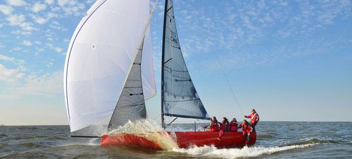 Barca a vela con chiglia da regata - 31R - Fareast Boats - one-design / in carbonio / con bompresso
