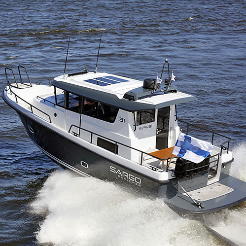 Cabinato entrobordo - 31 Aft Door - SARGO BOATS / Sarins Batar Oy Ab - bimotore / hard-top / con 2 cabine