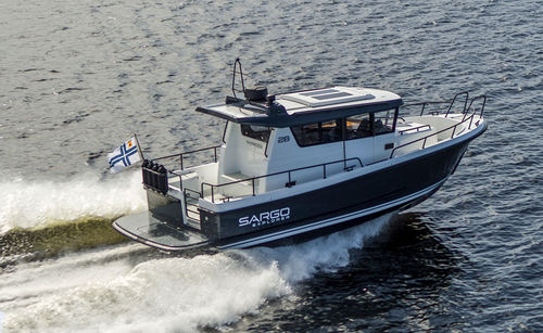 Cabin-cruiser entrobordo - 28  - SARGO BOATS / Sarins Batar Oy Ab - con cabina di pilotaggio / con 2 cabine / explorer