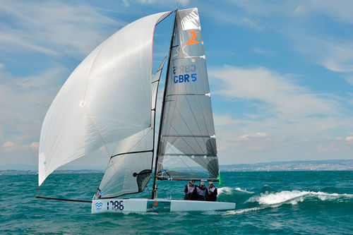 Barca a vela con chiglia da regata - SK2 - Swing Keel Sailing - a chiglia basculante / con albero in carbonio / con bompresso