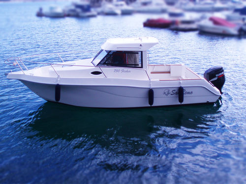 Cabin-cruiser fuoribordo - 750 Fisher Pro - San Remo Boats - hard-top / da pesca sportiva / con 2 cuccette