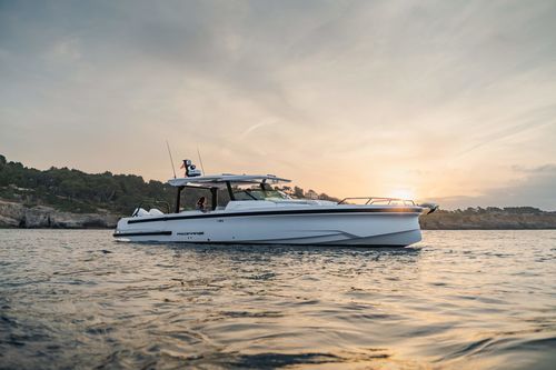 Cabinato fuoribordo - 38 Sun Top - Axopar Boats Oy - bimotore / soft-top / con cabina