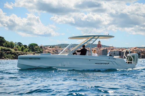 Barca open fuoribordo - AX/E 22 - Axopar Boats Oy - elettrica / con carena a gradino / con console centrale