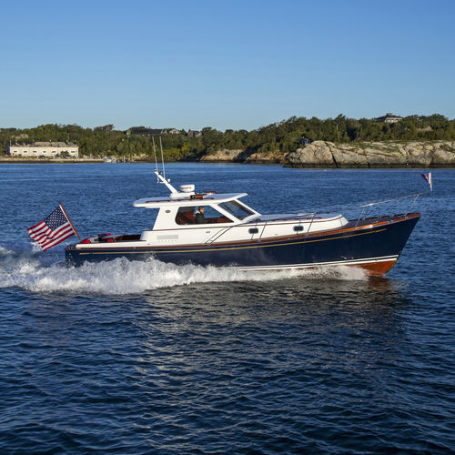 Cabinato entrobordo - COMMUTER 40 - Reliant Yachts - diesel / bimotore / hard-top