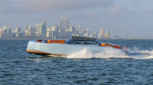 Cabinato entrobordo - 50  - Vanquish Yachts - bimotore / open / con dual console