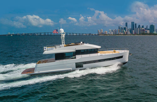 Motor-yacht da crociera - 620 - Sundeck Yachts AG - con fly / con 3 cabine / con 4 cabine