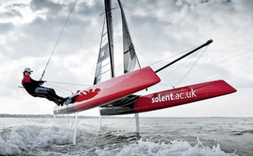 Catamarano sportivo con foil - WHISPER - White Formula UK - per due persone / con trapezio doppio / spinnaker asimmetrico