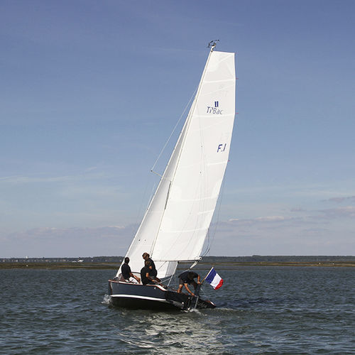 Barca a vela daysailer - TI’BAC - BÔ YACHTING / Bonnin-Bossuet - classica / da regata / con 1 cabina
