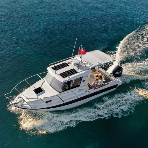 Cabin-cruiser entrobordo - GOBY 230 - MERCAN YACHTING - con cockpit chiuso / in fibra di vetro / max. 6 persone