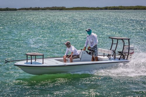 Flat boat fuoribordo - Elite - Beavertail Skiffs - con console centrale / open / da pesca sportiva