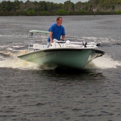 Flat boat fuoribordo - Vengeance - Beavertail Skiffs - con console centrale / open / da pesca sportiva