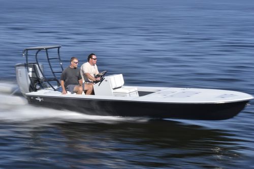 Flat boat fuoribordo - Lightning - Beavertail Skiffs - con console centrale / open / da pesca sportiva