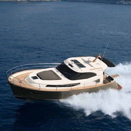 Cabinato entrobordo - Pharos 43 - Monachus Yachts - bimotore / hard-top / IPS