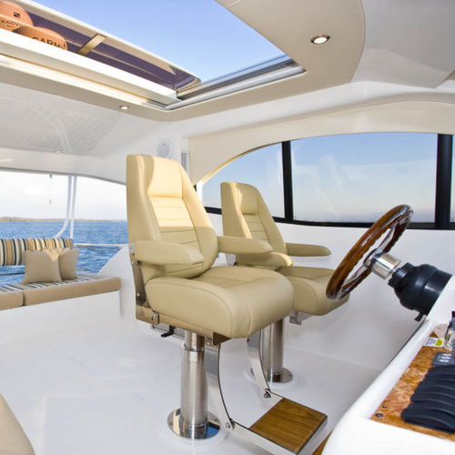 Sedile pilota - SIENA HELM I - M Melfi Designs Pty Ltd - per barca / per yacht / con braccioli