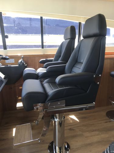 Sedile per barca - SIENA HELM III - M Melfi Designs Pty Ltd - per yacht / con braccioli / con schienale alto