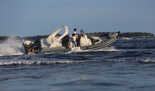 Gommone fuoribordo - W7 - Wimbi Boats Ltd - semirigido / con console centrale / open