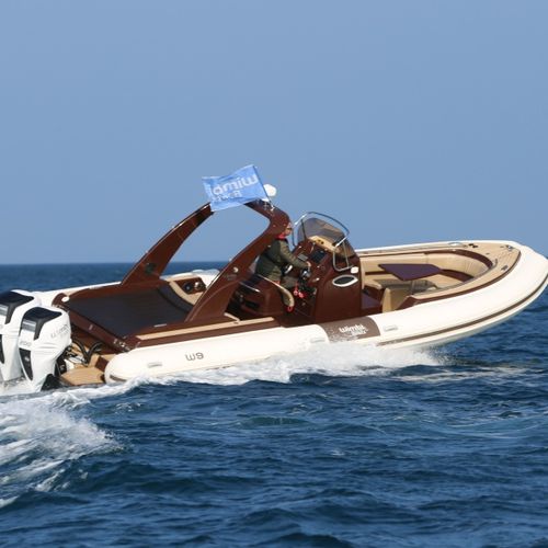 Gommone fuoribordo - W9 - Wimbi Boats Ltd - bimotore / semirigido / con console centrale