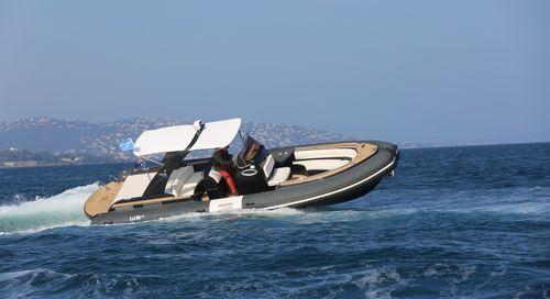 Gommone entrobordo - W9i - Wimbi Boats Ltd - semirigido / con console centrale / max. 18 persone
