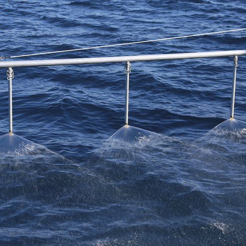 Sistema di spruzzatura di disperdente - ScorSpray - New Naval Ltd. - con braccio / per barca