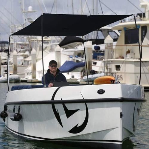 Barca open elettrica - VOLT 180 - Vision Marine Technologies - fuoribordo / con console centrale / da turismo