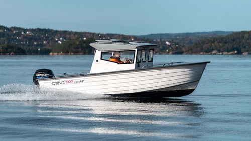 Barca da pesca e diporto fuoribordo - 600 Pro HT - Sting Boats Europe - con cabina di pilotaggio / max. 6 persone / con prendisole