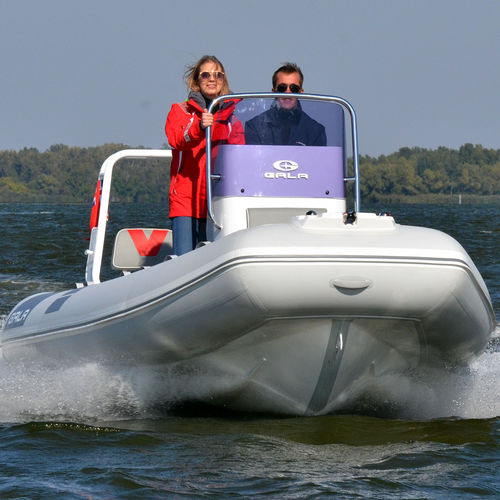Gommone fuoribordo - V580 - GALA MARINE INTERNATIONAL In - semirigido / con console centrale / open