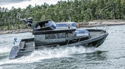 Cabinato entrobordo - BY30  - Brizo Yachts - con fly / con cabina / tradizionale