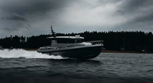 Cabinato entrobordo - BY42 - Brizo Yachts - hard-top / con cabina / tradizionale