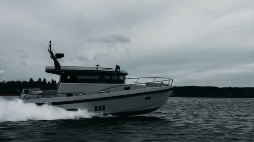 Cabinato entrobordo - BY42 CLASSIC - Brizo Yachts - bimotore / hard-top / offshore