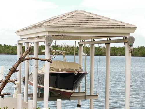 Ascensore per barche - IMM Quality Boat Lifts, Inc.