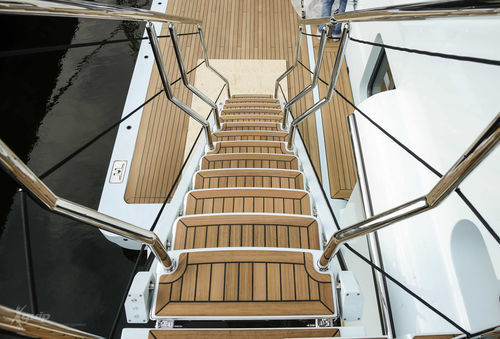 Scaletta con messa a livello automatica - Self leveling stairs - X-Quip - per yacht / a scomparsa / regolabile