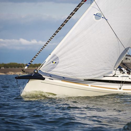 Barca a vela daysailer - S30 Sportyacht - DOMANI YACHTS - con 1 cabina / con 4 cuccette / in fibra di vetro