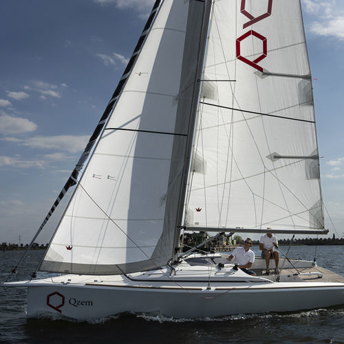 Barca a vela daysailer - S30 Club - DOMANI YACHTS - con 1 cabina / con 4 cuccette / in fibra di vetro