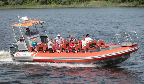 Gommone fuoribordo - RIB 1100 - Vector Inflatables - bimotore / RIB / con console centrale